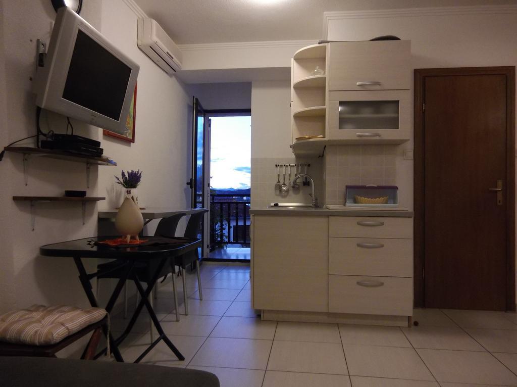 Apartments Zovko Tučepi Buitenkant foto