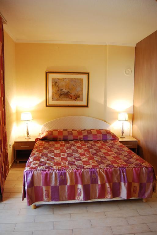 Apartments Zovko Tučepi Buitenkant foto