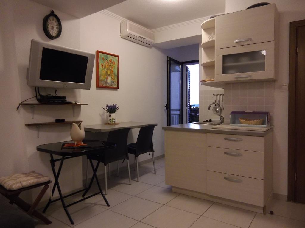 Apartments Zovko Tučepi Buitenkant foto